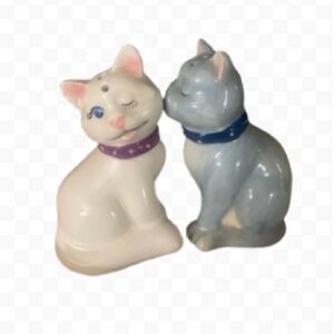 Westland Kissing Cats Magnetic Salt & Pepper Shakers Set Ceramic Figurines